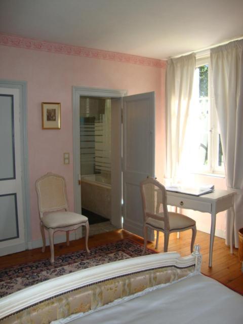 Au Charme Des Pommiers Bed & Breakfast Thiberville Exterior photo