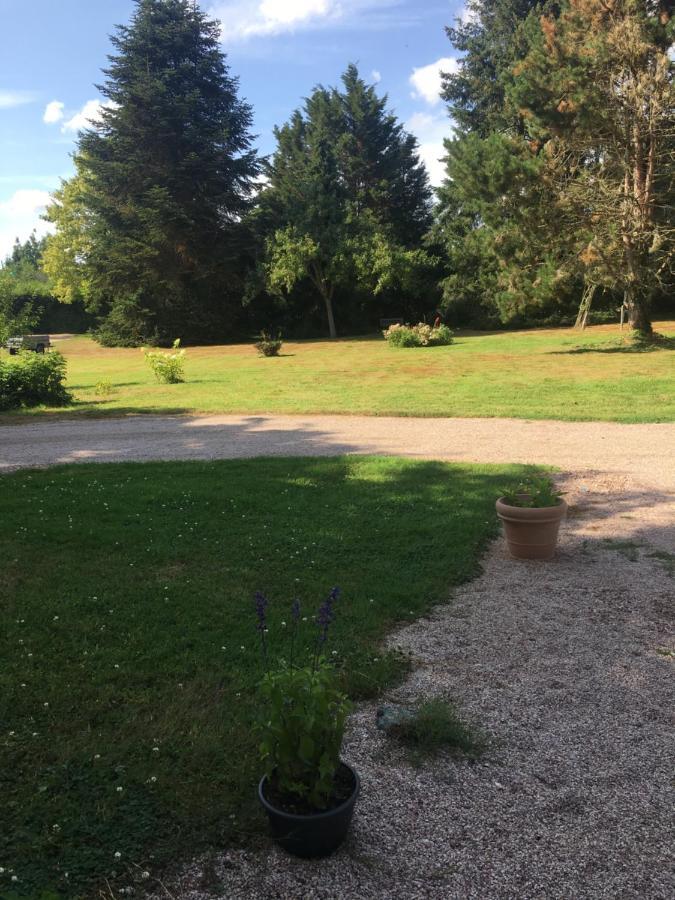 Au Charme Des Pommiers Bed & Breakfast Thiberville Exterior photo